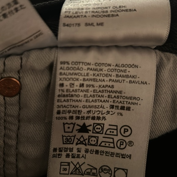 Levi’s 501. Very clean, no tears stains or rips. Item 1127 - Picture 8 of 8